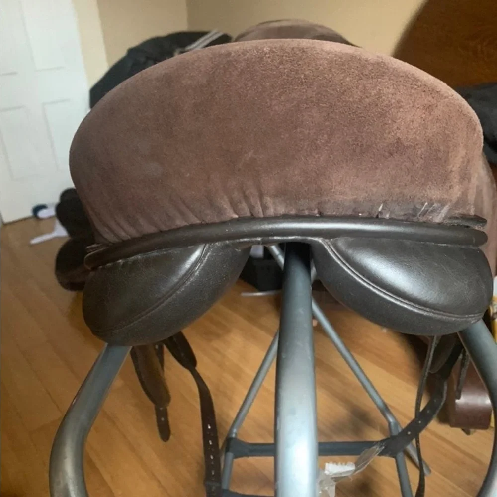 Sankey Dressage Saddle - Picture 10 of 12